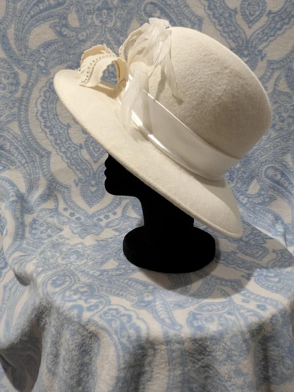 Elegant Women's Cream Wide-Brim Hat with Satin Band